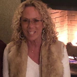 Meet your Posher, Debbie